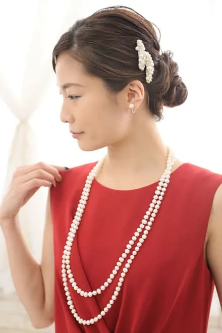 レッドのペプラムタイトドレス