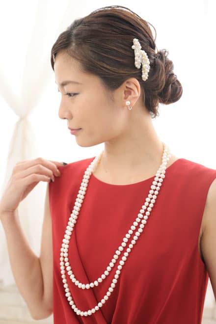 レッドのペプラムタイトドレス