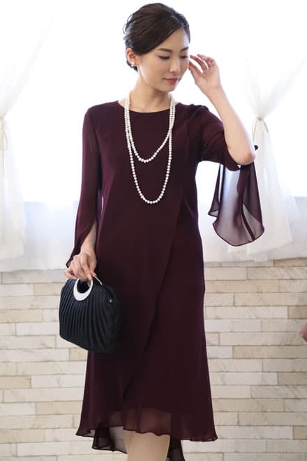ワインレッドのドレープシフォンドレス