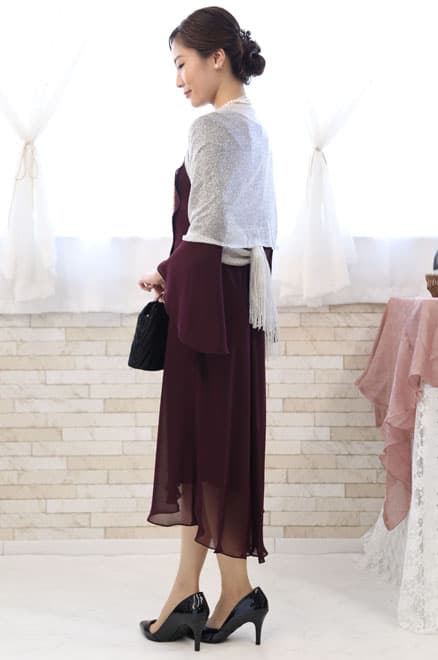 ワインレッドのドレープシフォンドレス