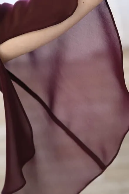 ワインレッドのドレープシフォンドレス