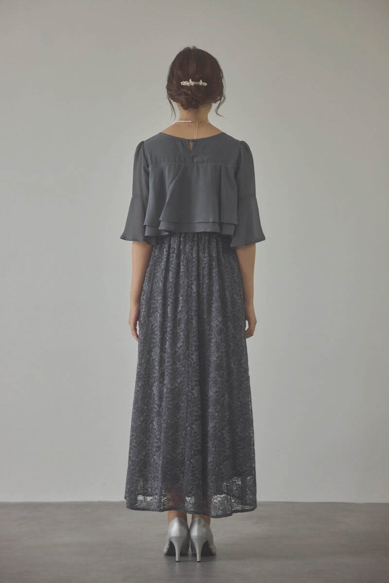 チャコールグレーの授乳口付きレーススカートドレス