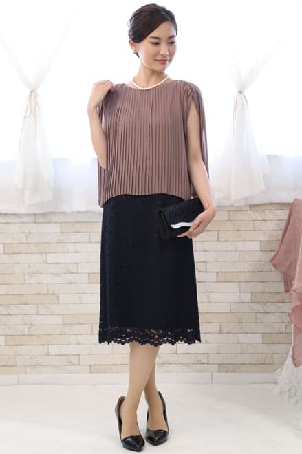 ブラウンのプリーツトップスドレス