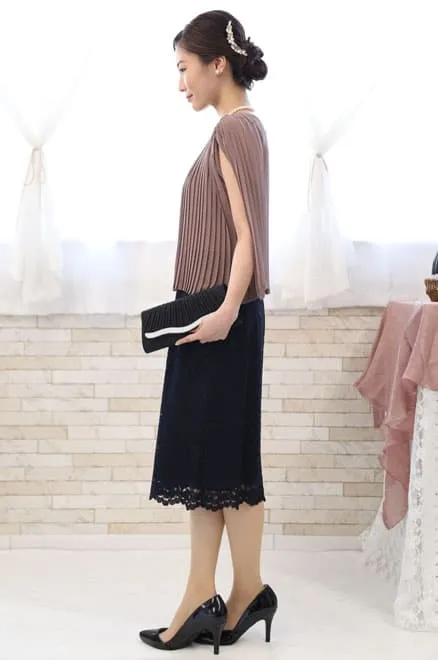 ブラウンのプリーツトップスドレス