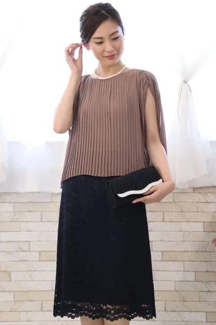 ブラウンのプリーツトップスドレス