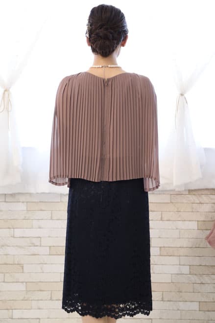ブラウンのプリーツトップスドレス