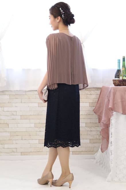 ブラウンのプリーツトップスドレス