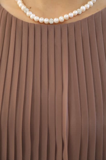 ブラウンのプリーツトップスドレス