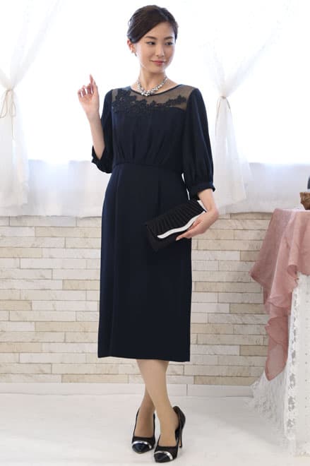 ネイビーの花柄レースボリュームスリーブドレス