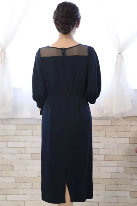 ネイビーの花柄レースボリュームスリーブドレス