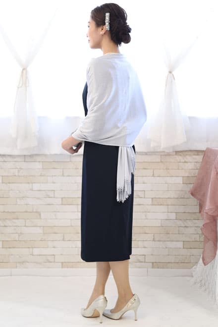 ネイビーの花柄レースボリュームスリーブドレス