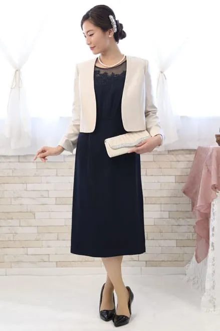 ネイビーの花柄レースボリュームスリーブドレス