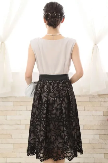 グレーのウエスト切替え花柄レースドレス