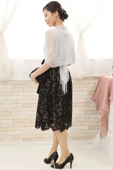 グレーのウエスト切替え花柄レースドレス