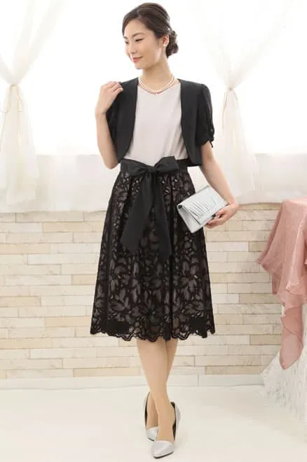 グレーのウエスト切替え花柄レースドレス