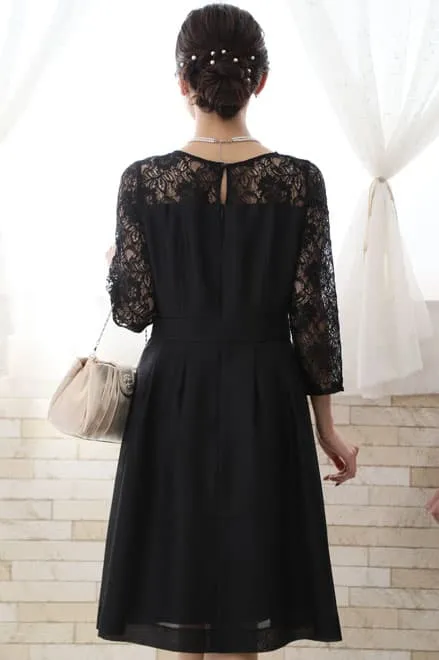 ブラックのビスチェ風レースドレス