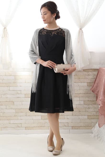 ブラックのビスチェ風レースドレス