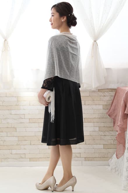 ブラックのビスチェ風レースドレス