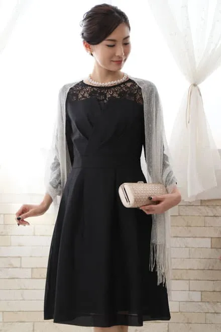 ブラックのビスチェ風レースドレス