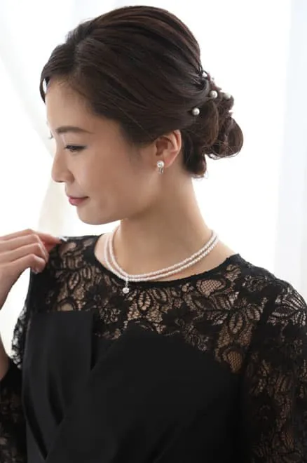 ブラックのビスチェ風レースドレス