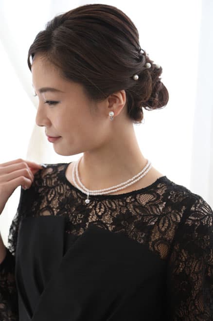 ブラックのビスチェ風レースドレス