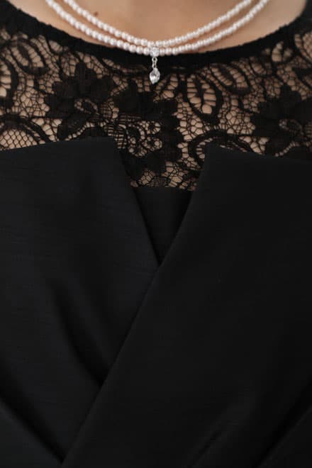 ブラックのビスチェ風レースドレス