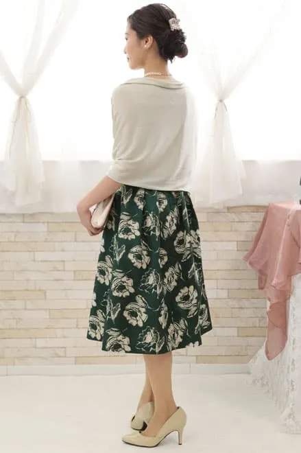 グリーンの花柄Vネックドレス