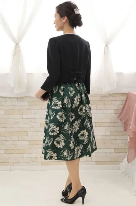 グリーンの花柄Vネックドレス