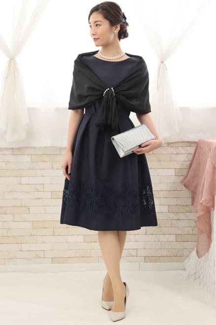 ネイビーのチューリップスリーブウエストリボン付きドレス