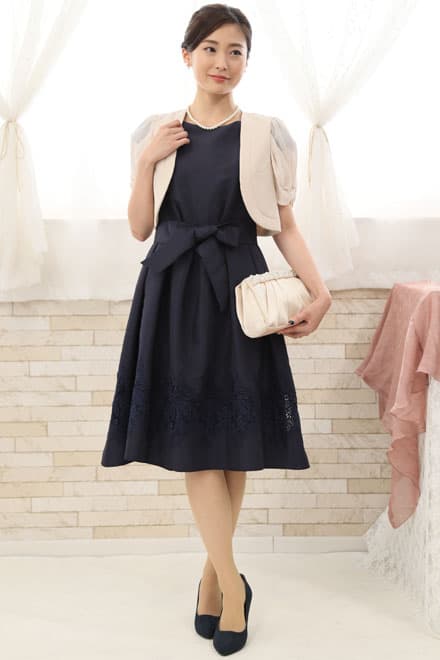 ネイビーのチューリップスリーブウエストリボン付きドレス