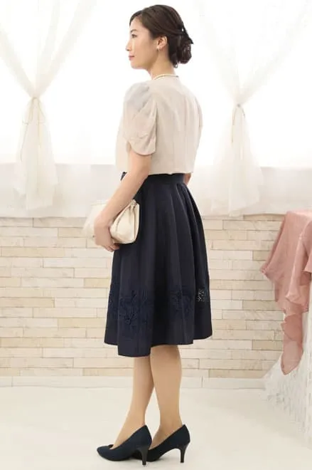 ネイビーのチューリップスリーブウエストリボン付きドレス