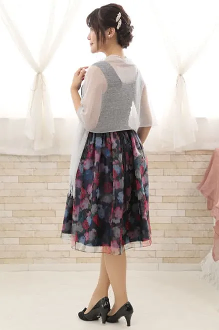 ネイビーの花柄オーガンジードレス