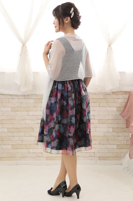 ネイビーの花柄オーガンジードレス