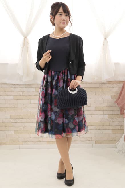 ネイビーの花柄オーガンジードレス