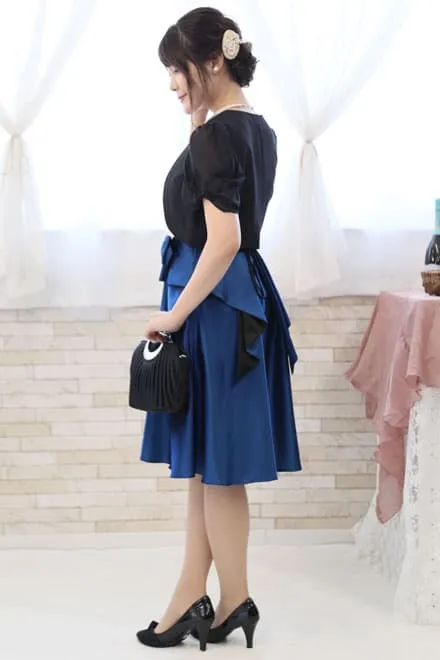 ブルーのハイウエスト切替サテンドレス