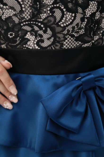 ブルーのハイウエスト切替サテンドレス