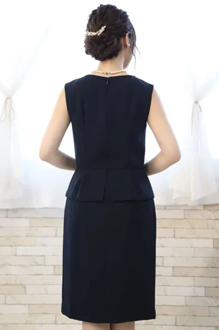 ネイビーのペプラムタイトドレス
