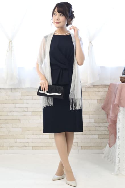 ネイビーのペプラムタイトドレス