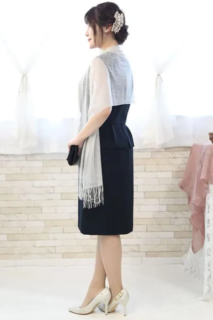 ネイビーのペプラムタイトドレス