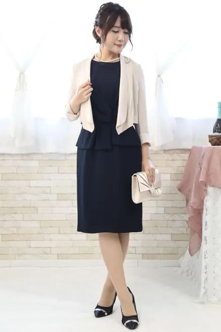 ネイビーのペプラムタイトドレス