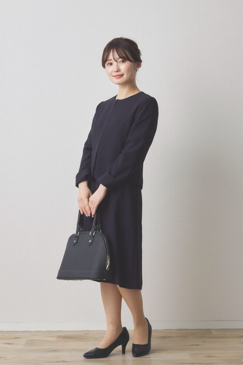 ネイビーの半袖タックフレアセレモニースーツセット