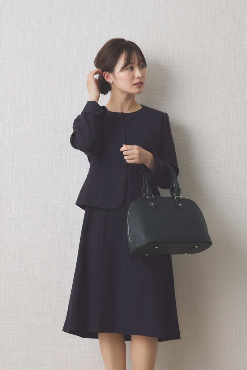 ネイビーの半袖タックフレアセレモニースーツセット