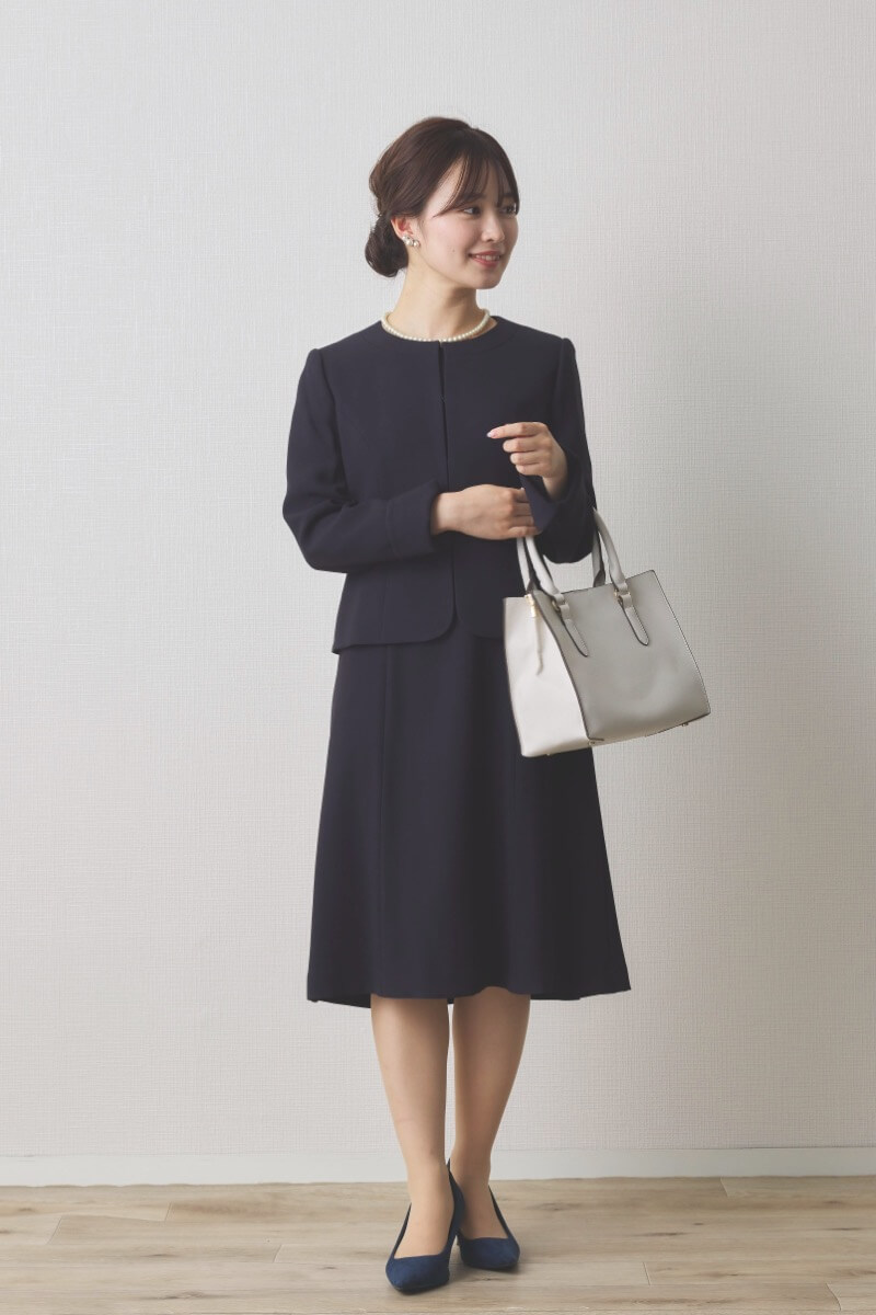 ネイビーの半袖タックフレアセレモニースーツセット