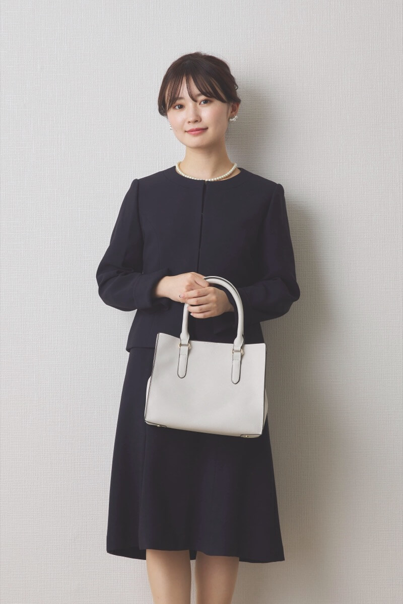 ネイビーの半袖タックフレアセレモニースーツセット