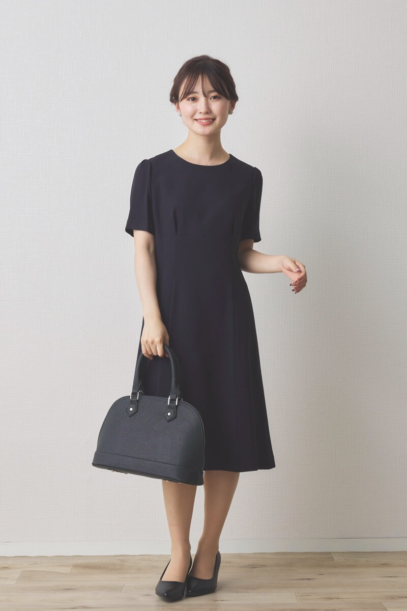 ネイビーの半袖タックフレアセレモニースーツセット