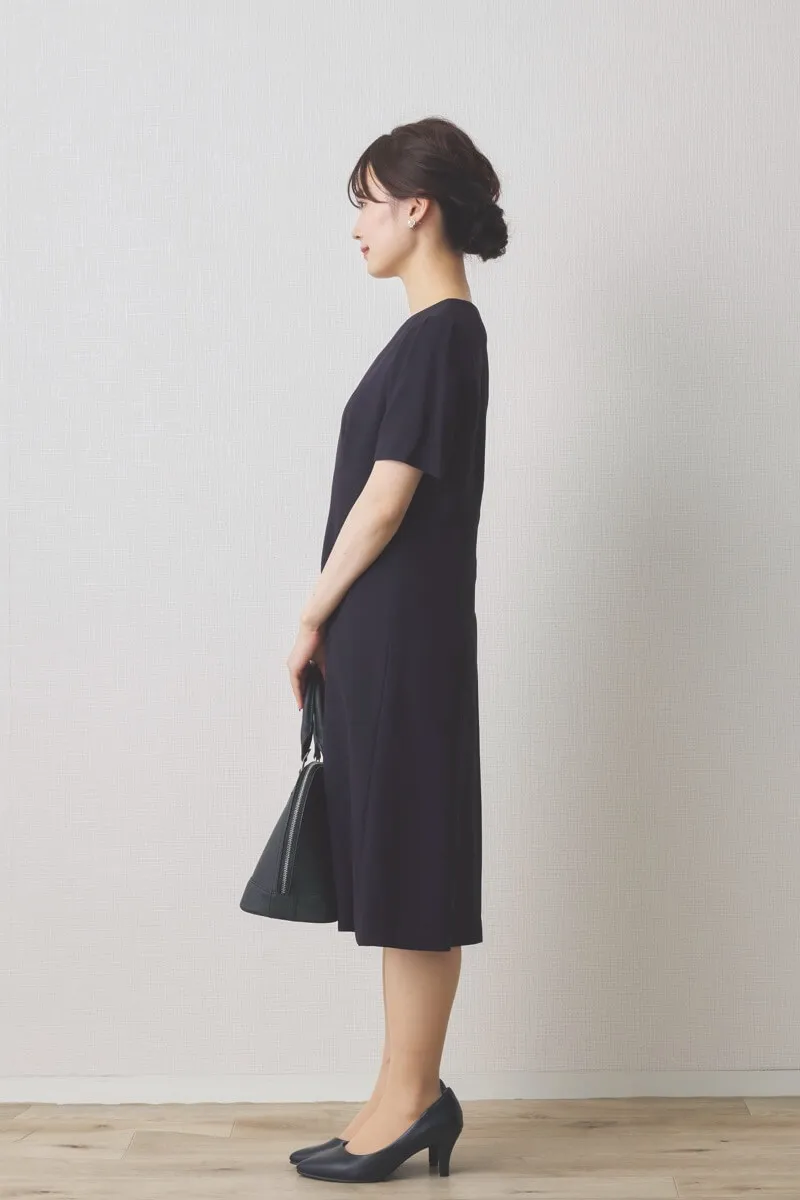 ネイビーの半袖タックフレアセレモニースーツセット