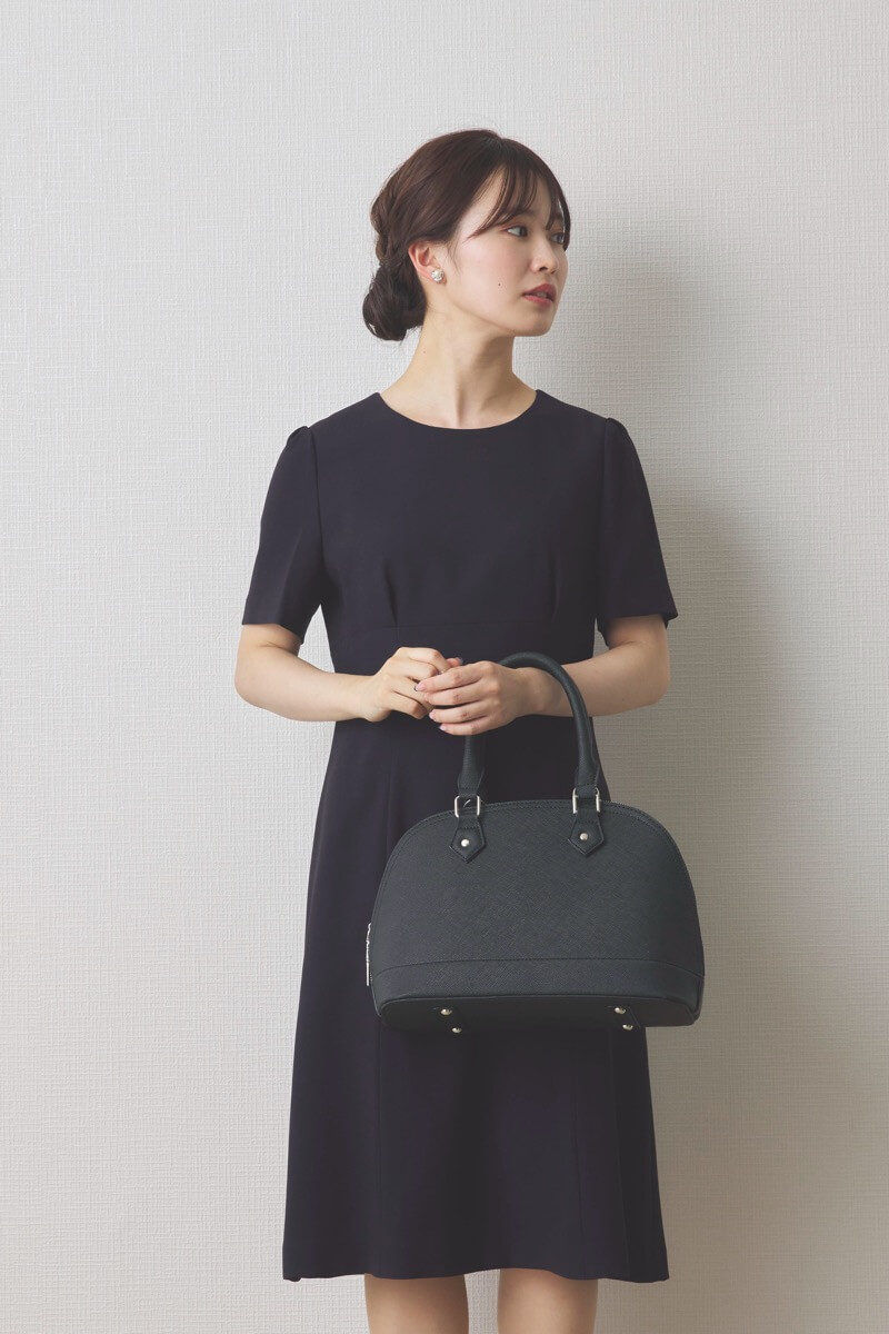 ネイビーの半袖タックフレアセレモニースーツセット