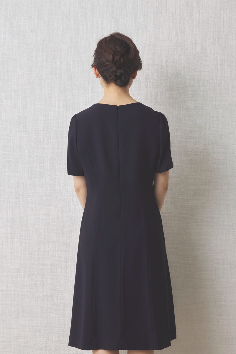 ネイビーの半袖タックフレアセレモニースーツセット