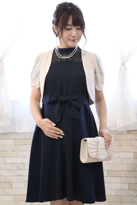 ネイビーのデコルテレースハイネックドレス