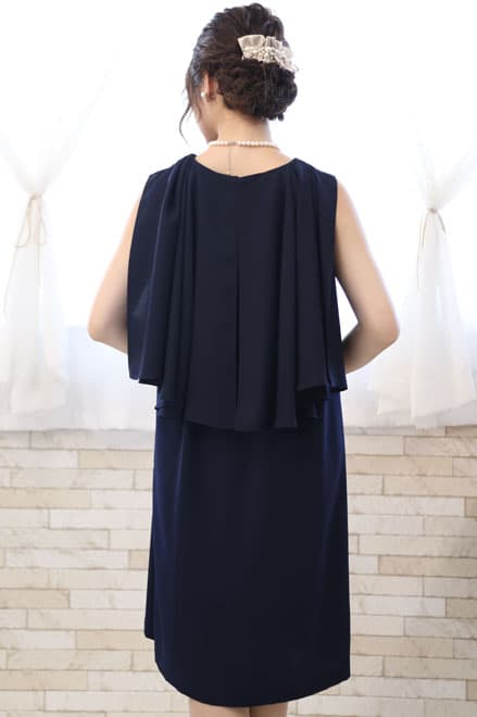 ネイビーの2wayケープ付きノースリーブドレス